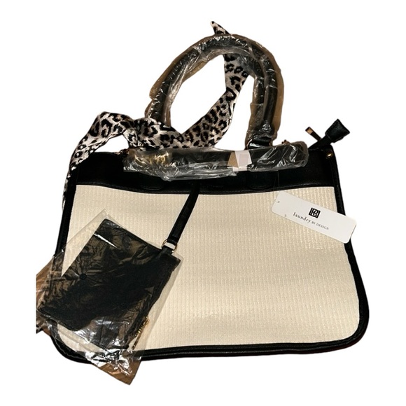 NWT, Laundry by Design, White woven bag w/Black trim, RT $88 - Picture 2 of 7
